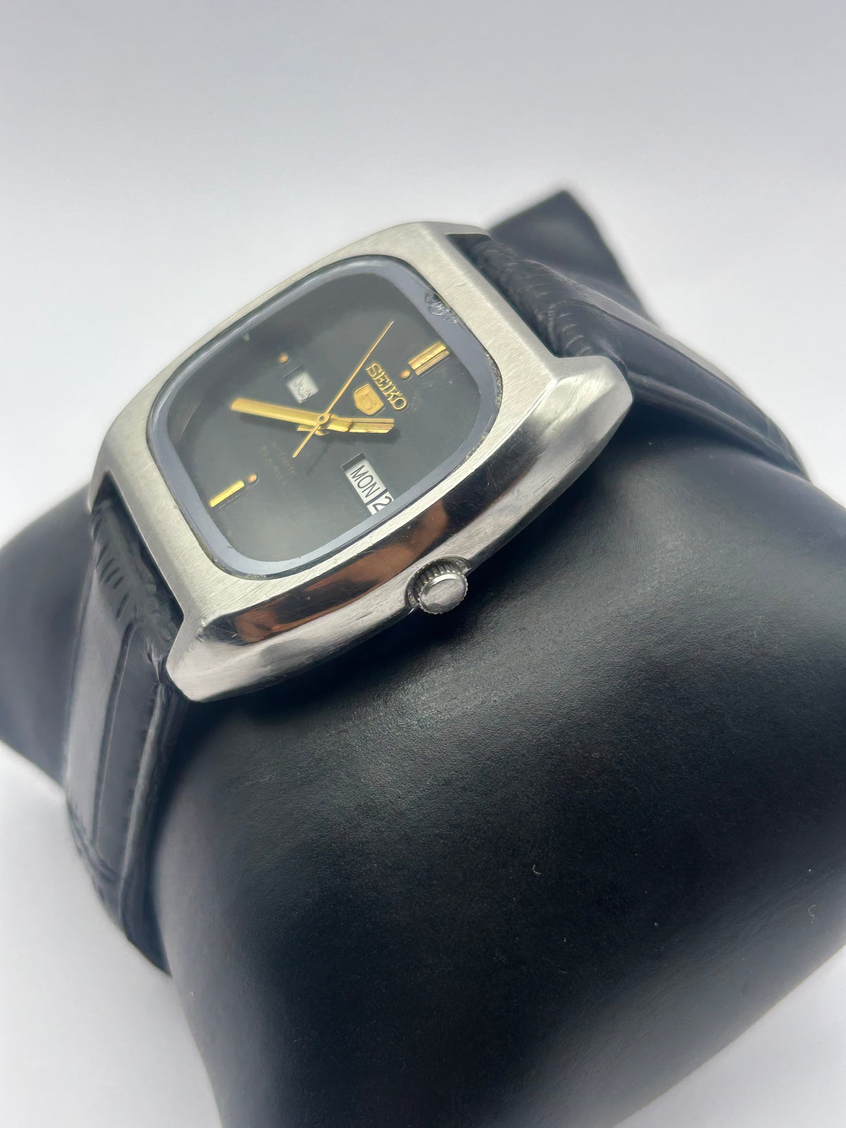 Striped Seiko 5 - Arabic Calendar