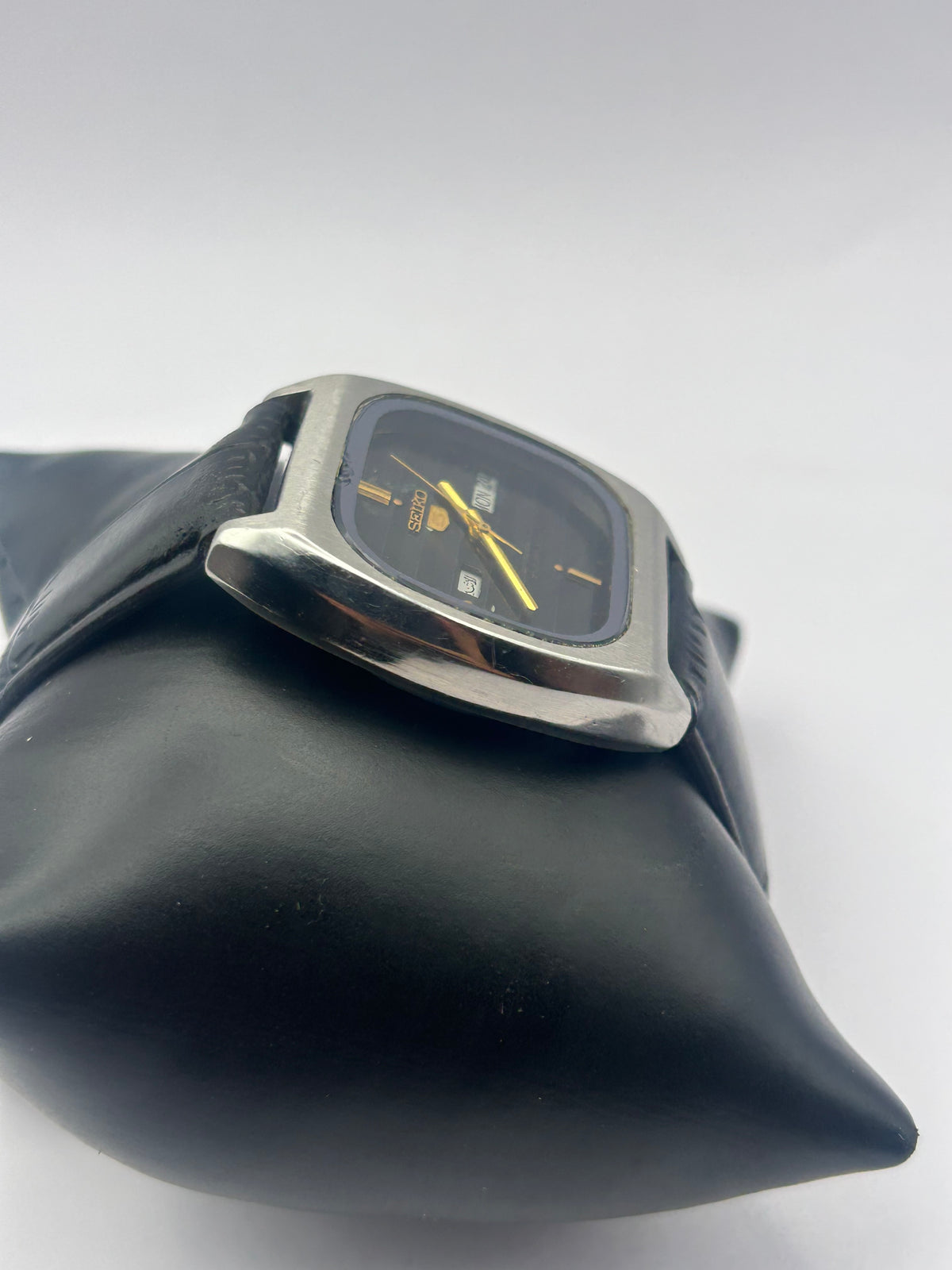 Striped Seiko 5 - Arabic Calendar